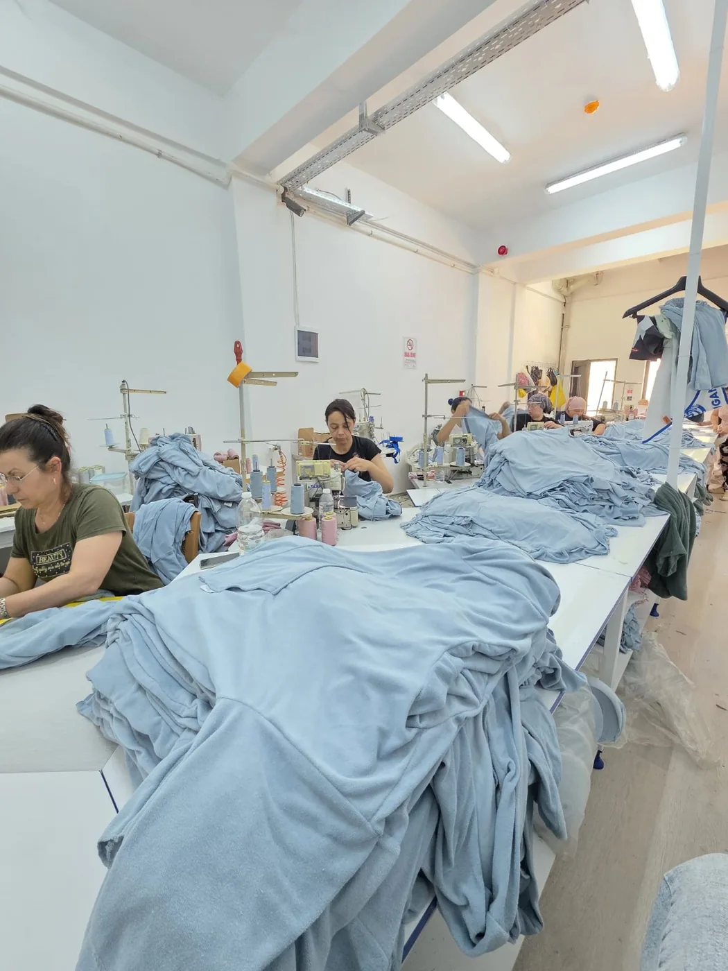 Denç Tekstil Moda atölyesinden üretim görüntüsü